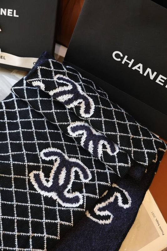 Black background and white grid jacquard knitted scarf, retro contrasting color warm scarf