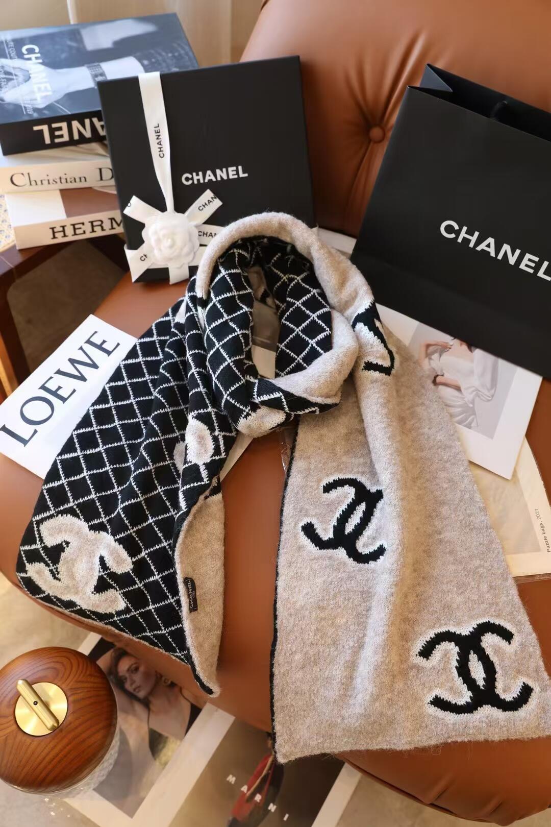 Milk tea color contrasting plaid knitted scarf, retro jacquard warm scarf