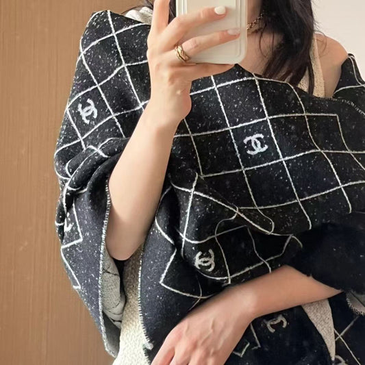 Black and gray contrasting color plaid jacquard scarf, double-sided texture warm scarf