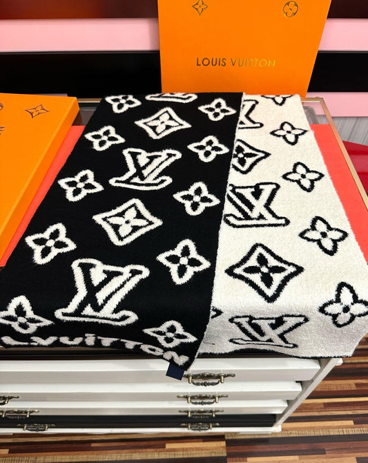 Black and white contrasting color pattern knitted scarf, three-dimensional texture warm scarf