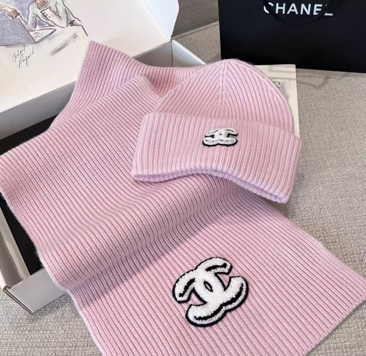 Gentle pink vertical pattern embroidered scarf Autumn and winter soft knitted warm scarf Sweet commuting versatile scarf