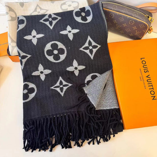 Letter-Pattern Cashmere Scarf – Soft, Warm & Lightweight