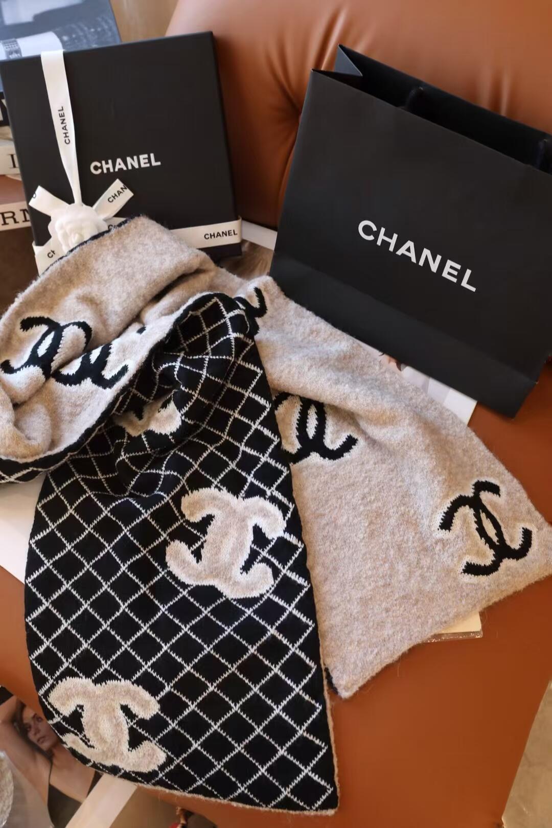 Milk tea color contrasting plaid knitted scarf, retro jacquard warm scarf