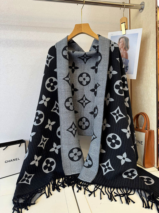 Letter-Pattern Cashmere Scarf – Soft, Warm & Lightweight