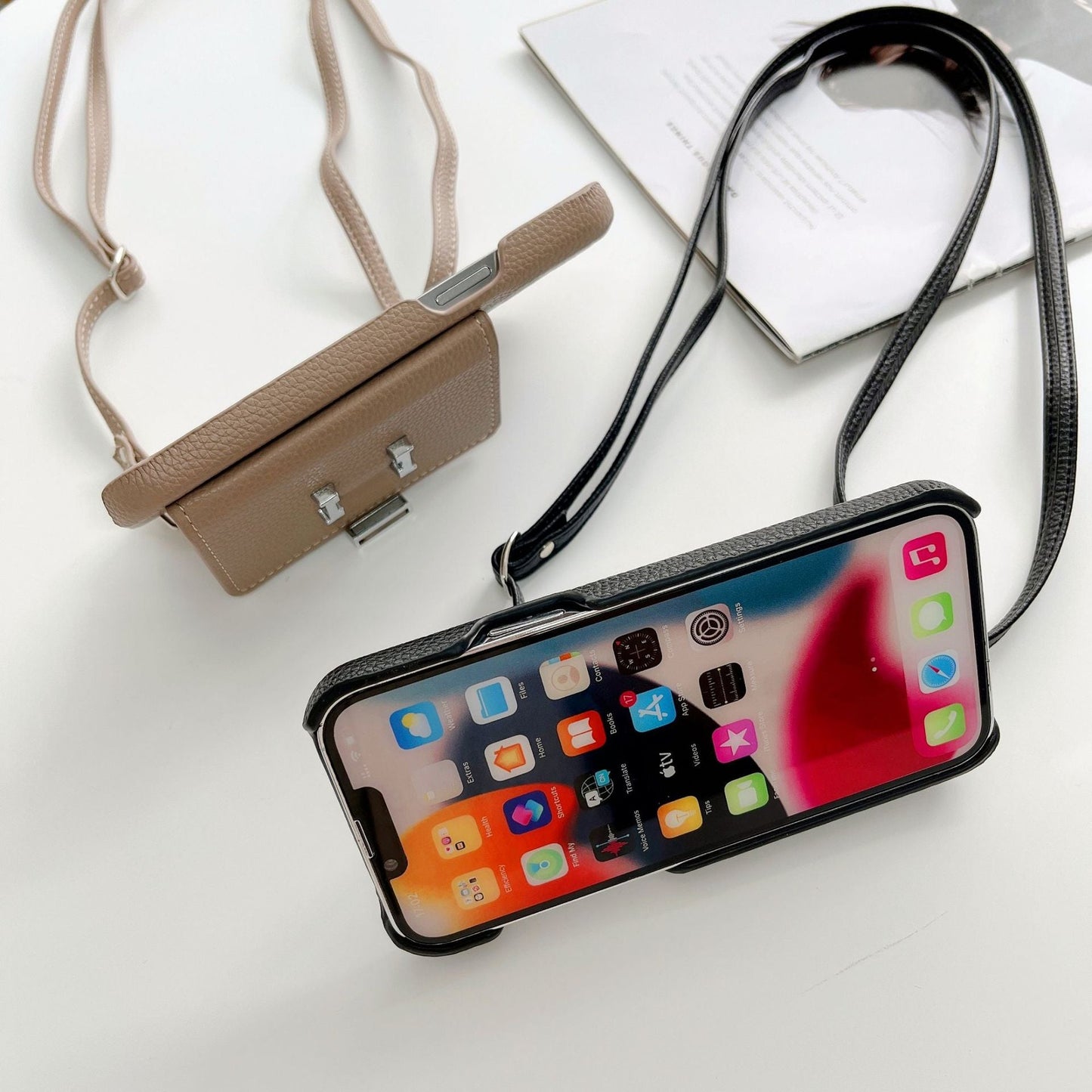 H Card Holder Leather Chain iPhone 16 Case