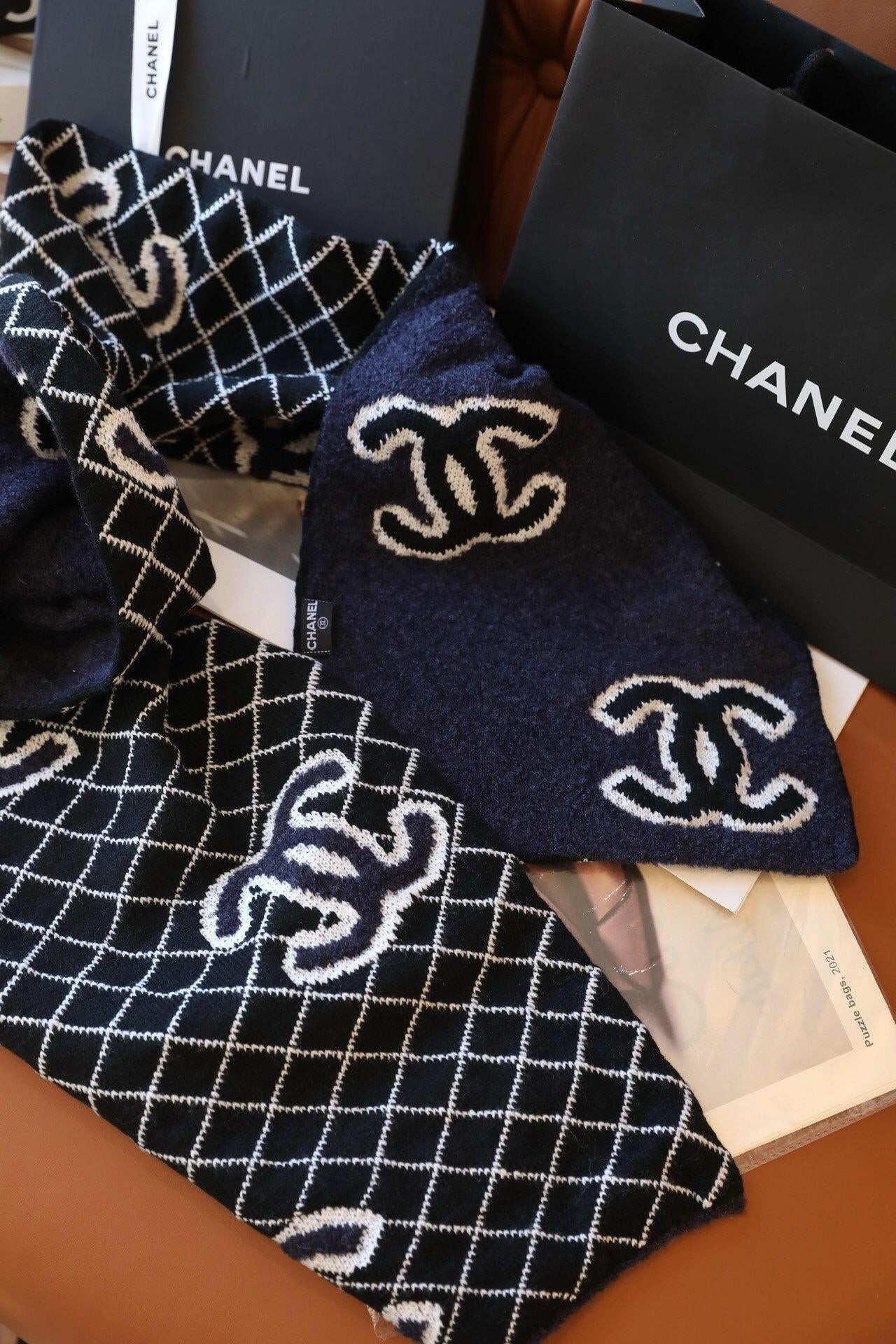 Black background and white grid jacquard knitted scarf, retro contrasting color warm scarf