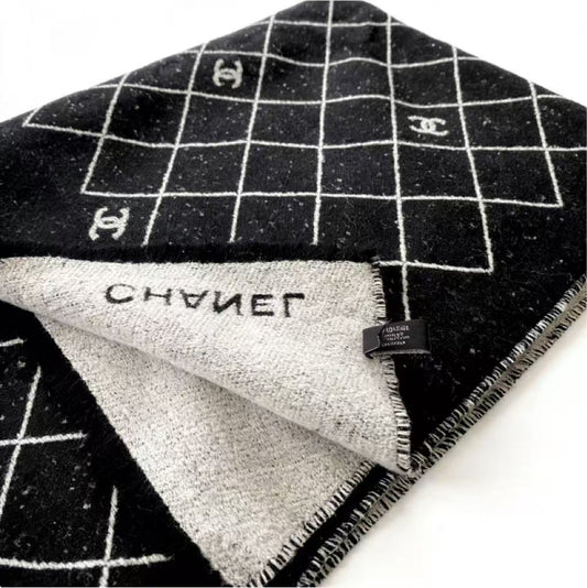 Black and gray contrasting color plaid jacquard scarf, double-sided texture warm scarf