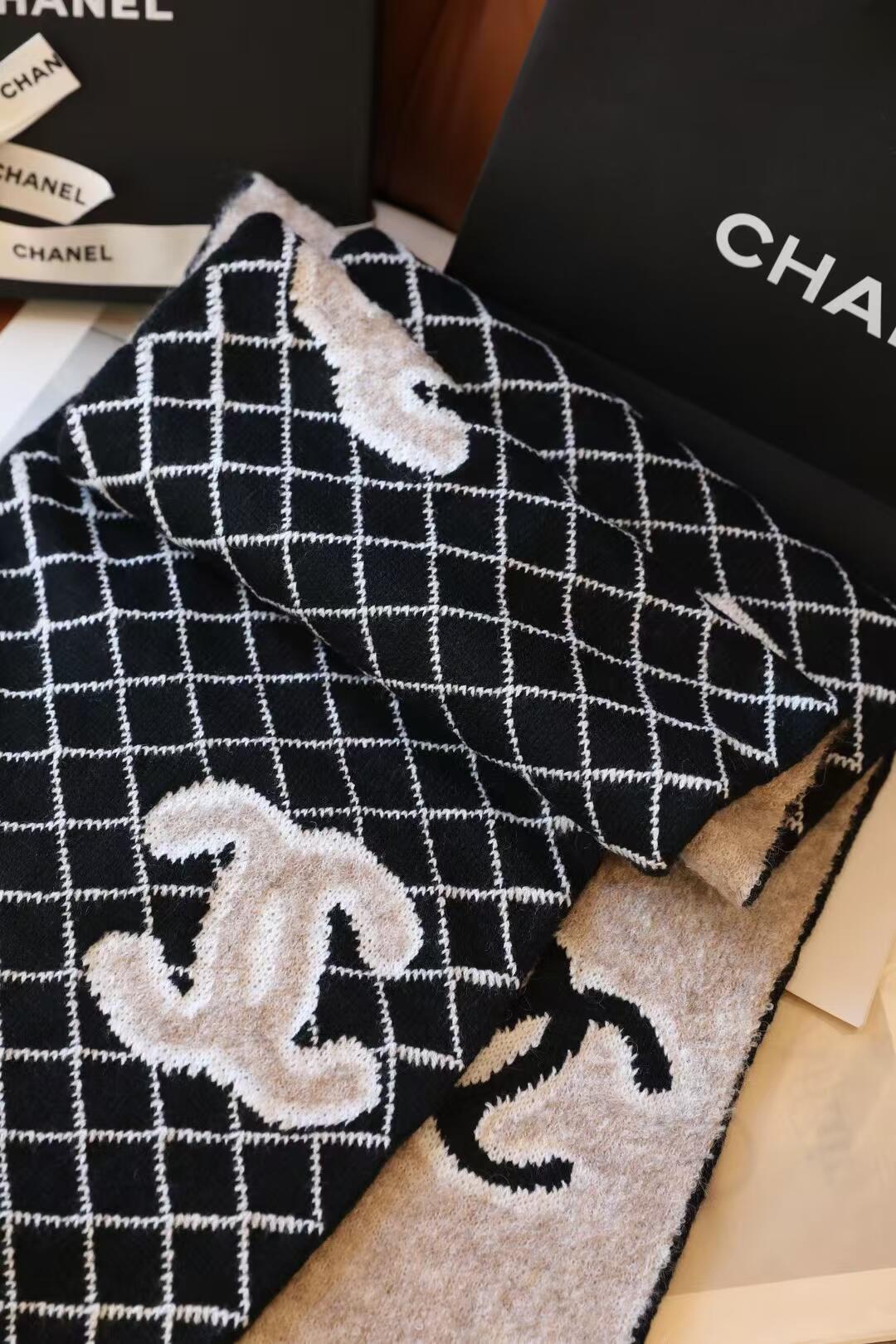 Milk tea color contrasting plaid knitted scarf, retro jacquard warm scarf