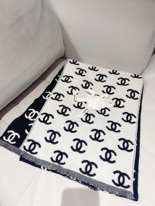 Black and white double-sided double-ring textured knitted shawl