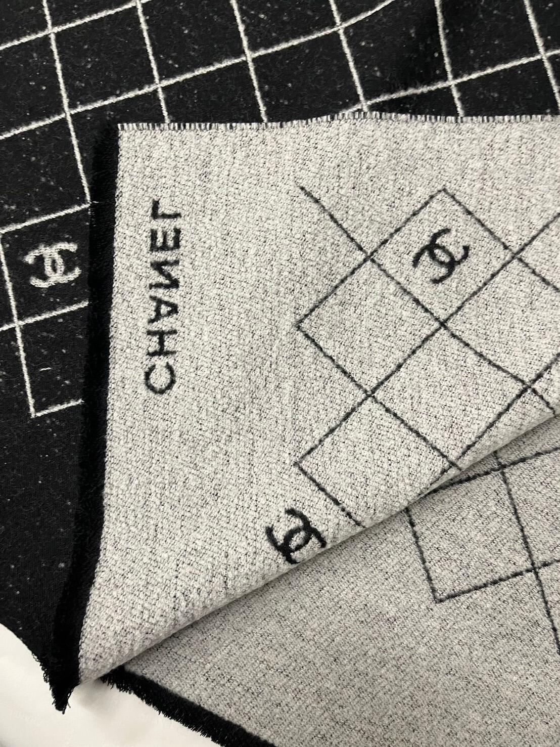 Black and gray contrasting color plaid jacquard scarf, double-sided texture warm scarf