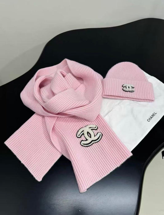 Gentle pink vertical pattern embroidered scarf Autumn and winter soft knitted warm scarf Sweet commuting versatile scarf